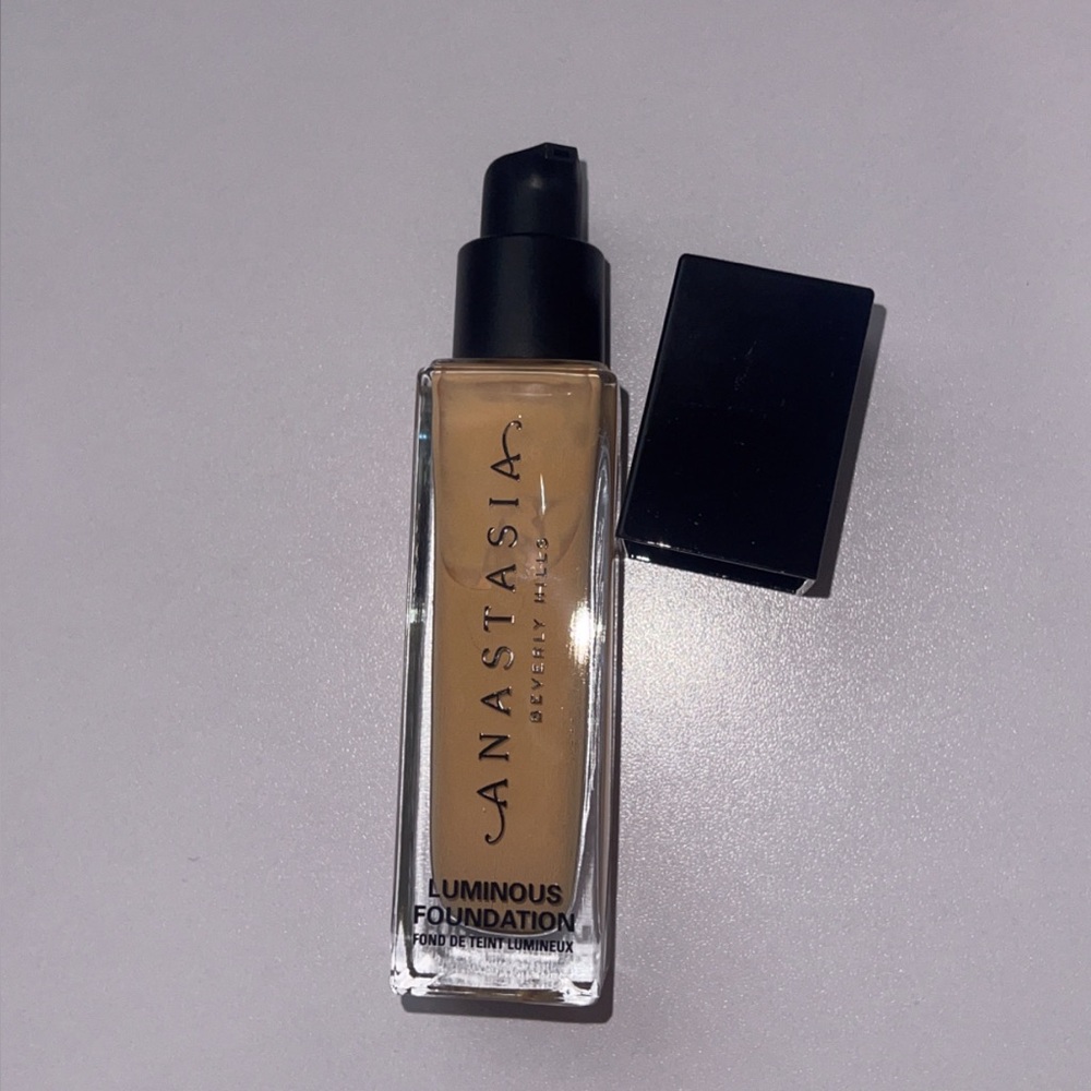 Anastasia Beverly Hills foundation